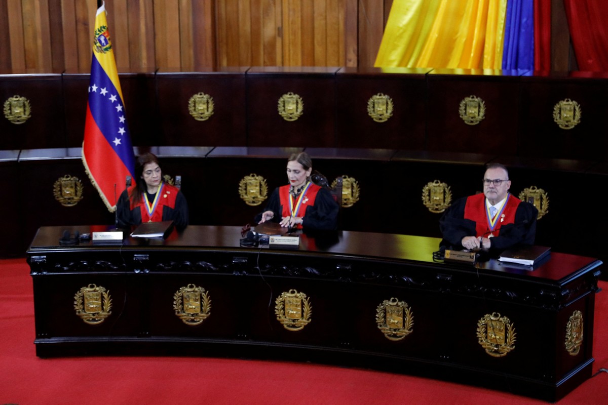 Conselho Eleitoral da Venezuela, aliado do chavismo, acata decisão do Judiciário e reafirma Maduro vencedor das eleições