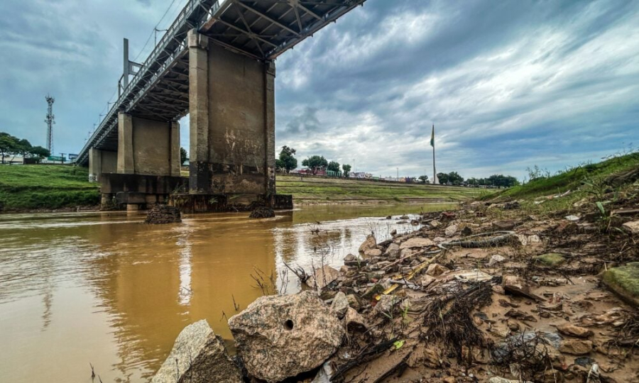 Rio Acre sobe 40 centímetros após chuva torrencial e marca 2,46 metros